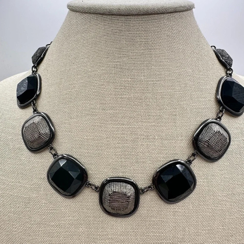 Vintage Gunmetal Tone Black Faceted Acrylic‎ Mesh Pillow Station Collar Necklace